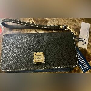 •˜NWT• Dooney & Bourke Black Pebble Leather Wristlet Clutch with Gold Hardware